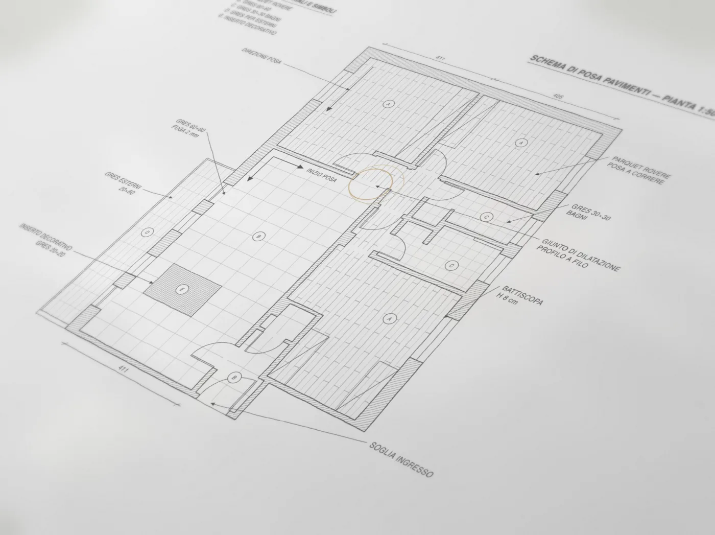Desenho executivo com paginação de pisos, planta 1:50
